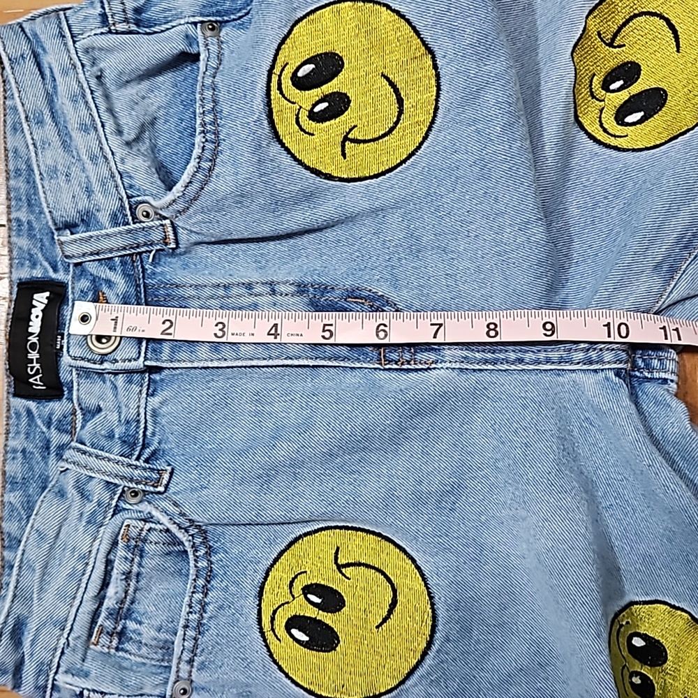 FASHION NOVA smiley jeans - Picture 10 of 12
